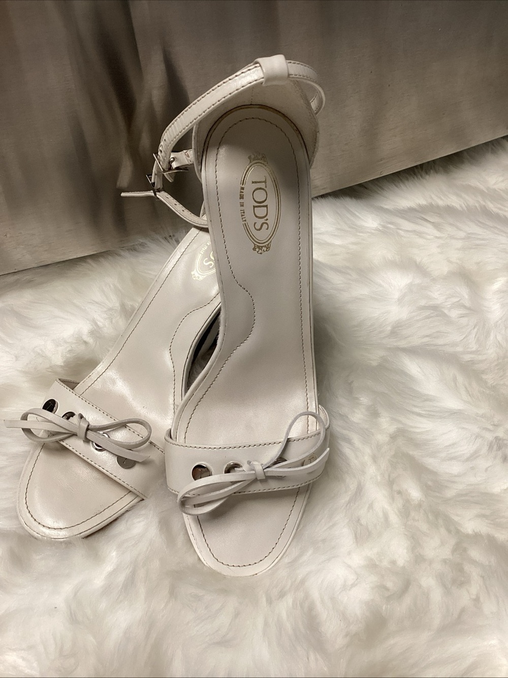 Tod's White Leather Bow Ankle-Strap Sandals